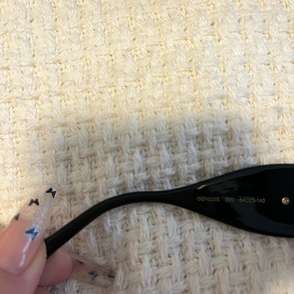 Gucci Rectangular sunglasses with chain - Picture 15 of 16